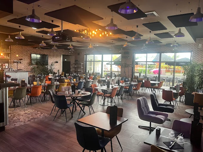 Salle élégante du restaurant Le NM à Belley