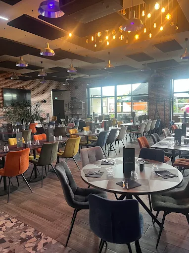Salle du NM dressée pour le service
